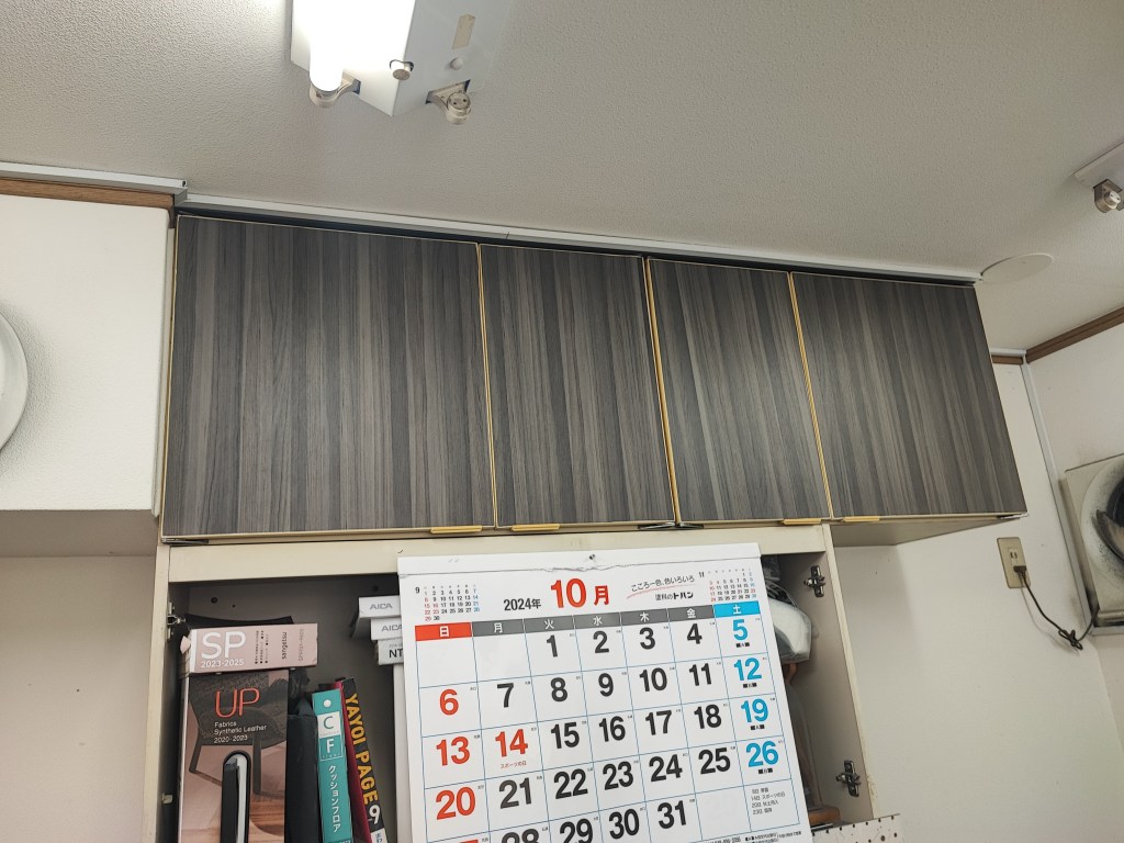 吊戸棚ダイノックシート施工