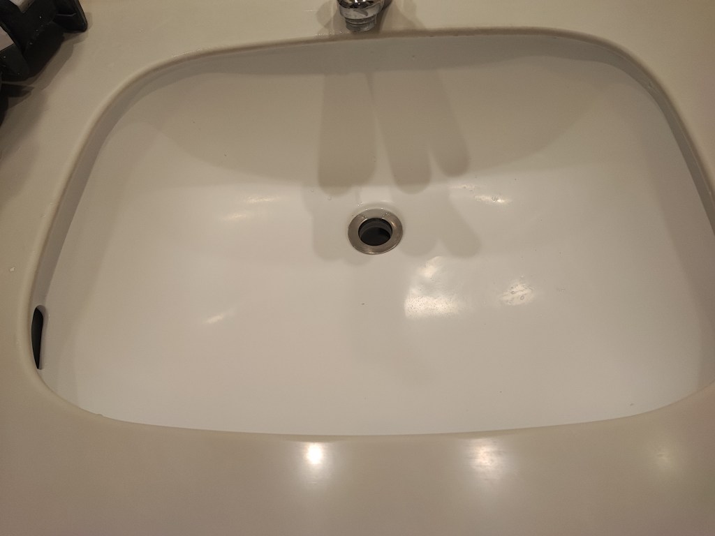 千葉県浦安市にて洗面ボウル再生塗装