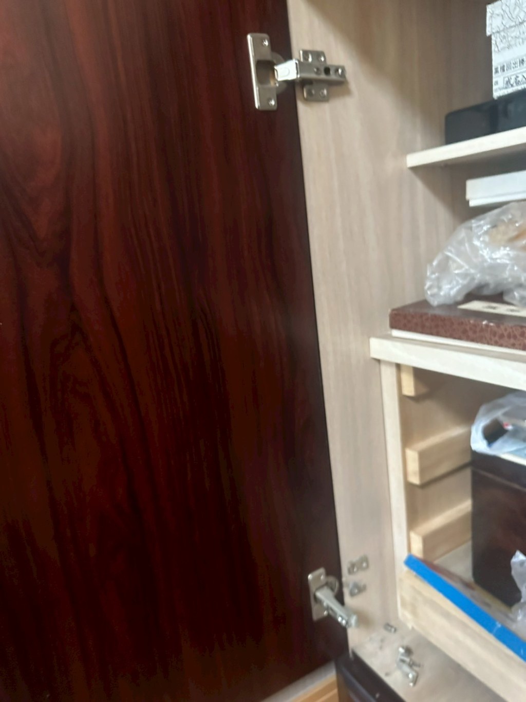 千葉県浦安市　蝶番交換工事